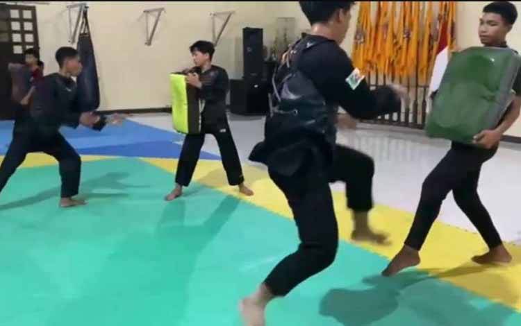 Atlet Pencak Silat Kalteng Perkuat Mental untuk Hadapi PON Aceh-Sumut 2024