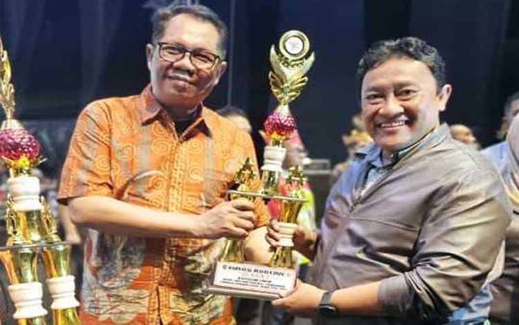 Dislutkan Kalteng Juara Karnaval Budaya Isen Mulang