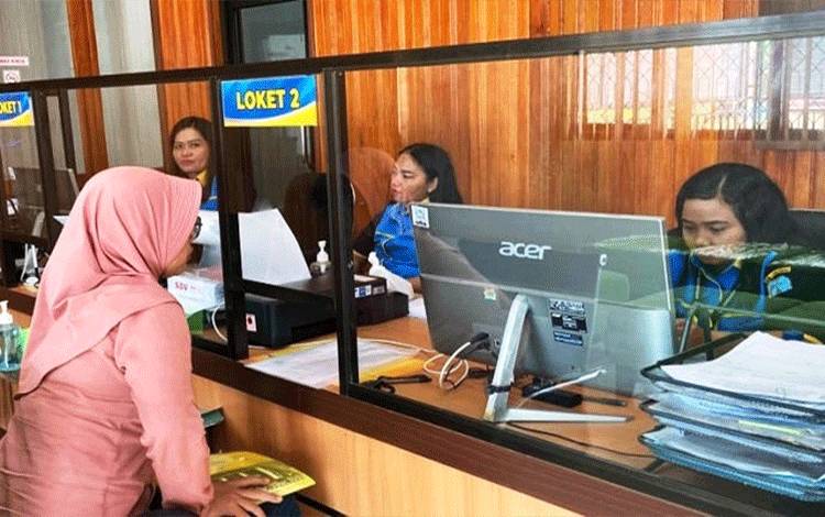 Disdukcapil Lamandau Berikan Layanan 'Salam Genit' dan 'Garis Rindu'