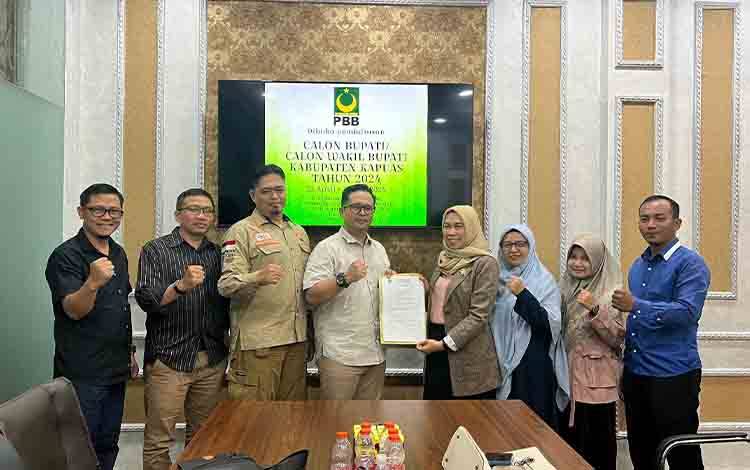Perkuat Dukungan Maju Pilkada Kapuas, Sri Umi Daryatun Juga Daftar ke Partai Bulan Bintang