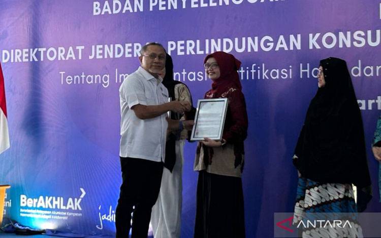 Mendag Serahkan Sertifikat Halal kepada 223 UMKM