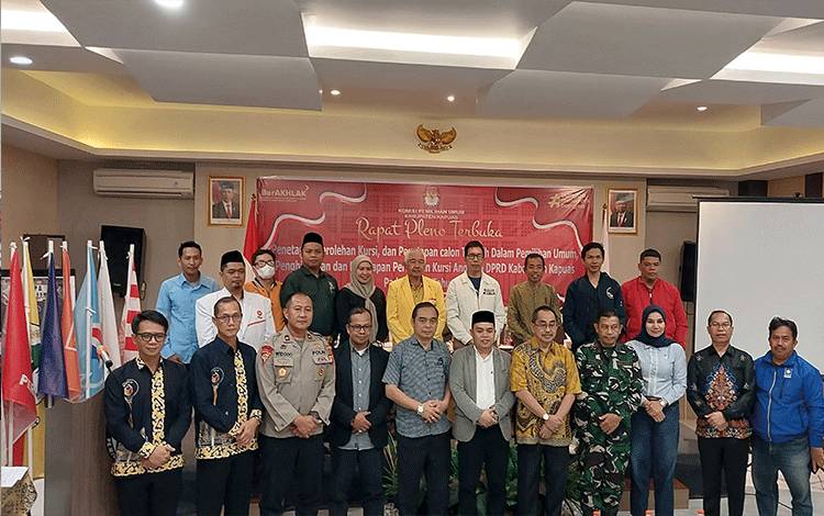 Hadiri Pleno Penetapan Kursi dan Calon Terpilih Anggota DPRD, Begini Harapan Asisten I Setda Kapuas
