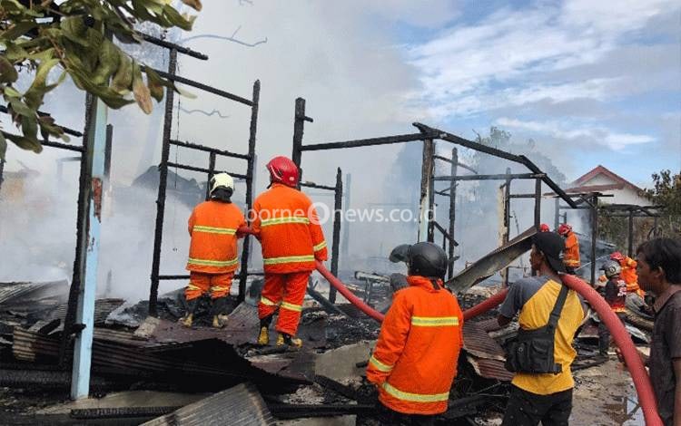 Barak 5 Pintu di Belakang Panti Asuhan Aninda Qolbu Sampit Ludes Terbakar