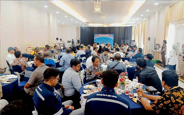 Pemkab Barito Utara melaksanakan acara silaturahmi dan ramah tamah bersama pihak perusahaan yang berinvestasi di wilayah Kabupaten Barito Utara, di rumah jabatan bupati, Rabu, 29 Mei 2024. (Foto: Dhani)