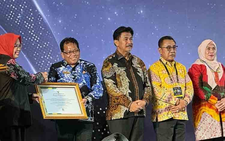Pemkab Kapuas Kembali Raih Penghargaan Kinerja Terbaik Kearsipan