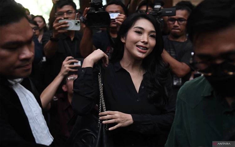 SYL Belikan Pedangdut Nayunda Nabila Tas Balenciaga Hingga Kalung Emas