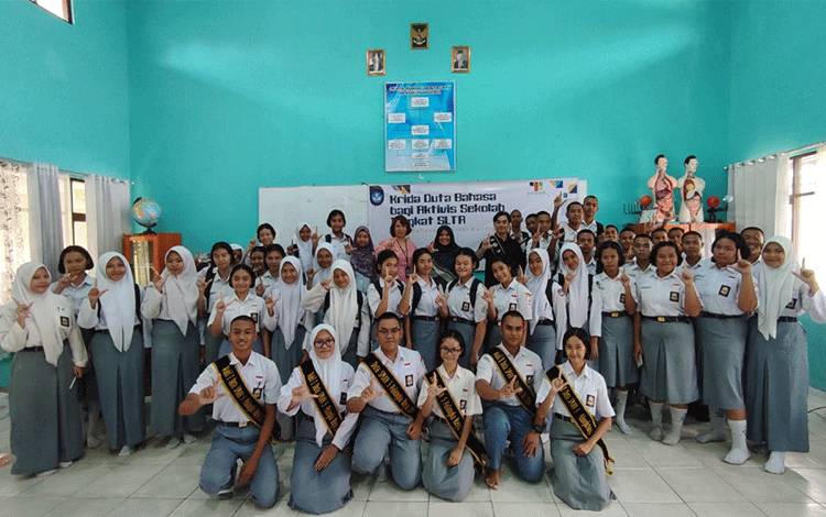 Balai Bahasa Kalteng Fasilitasi Krida Duta Bahasa bagi Aktivis di SMAN 5 Palangka Raya
