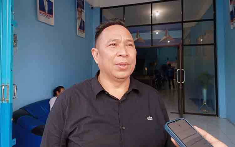 Bakal Calon Bupati Murung Raya, Doni usai mengikuti fit dan proper test di Partai Demokrat Kalteng, Kamis, 30 Mei 2024. (FOTO: T.RIANTI)