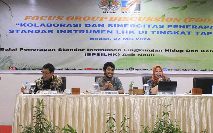 FGD bertajuk Kolaborasi dan Sinergitas Penerapan Standar Instrumen Lingkungan Hidup dan Kehutanan di Tingkat Tapak yang digelar Balai Penerapan Standar Instrumen Lingkungan Hidup dan Kehutanan atau BPSILHK Aek Nauli di Grand Kanaya.(FOTO: Dokumentasi Prof Rahmawaty untuk Borneonews)