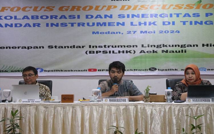 FGD bertajuk Kolaborasi dan Sinergitas Penerapan Standar Instrumen Lingkungan Hidup dan Kehutanan di Tingkat Tapak yang digelar Balai Penerapan Standar Instrumen Lingkungan Hidup dan Kehutanan atau BPSILHK Aek Nauli di Grand Kanaya.(FOTO: Dokumentasi Prof Rahmawaty untuk Borneonews