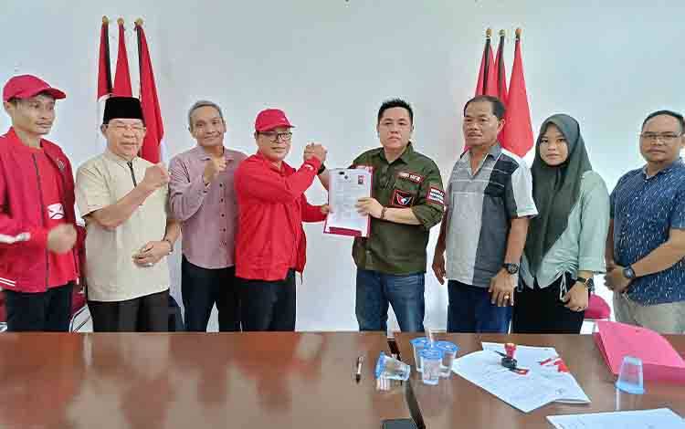 Wakil Ketua I DPRD Barito Timur Daftar ke PDIP untuk Maju pada Pilkada 2024