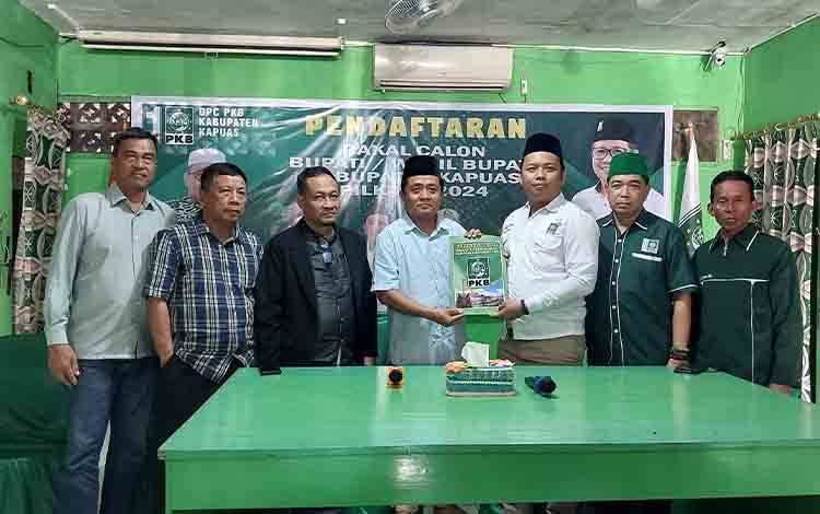 Galang Dukungan Maju Pilkada Kapuas, Ahmad Sofian Apriady Juga Daftar ke DPC PKB