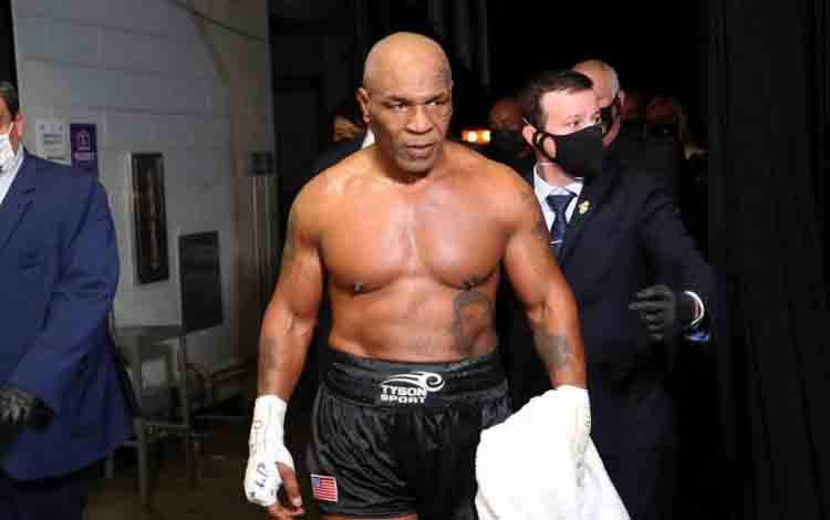 Mike Tyson Sakit, Duel Tinju Melawan Jake Paul Terpaksa Ditunda