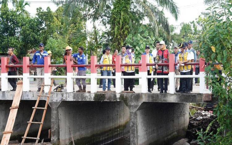 Pj Wali Kota Palangka Raya Harap Proyek Drainase di Jalan Lele Selesai Tepat Waktu