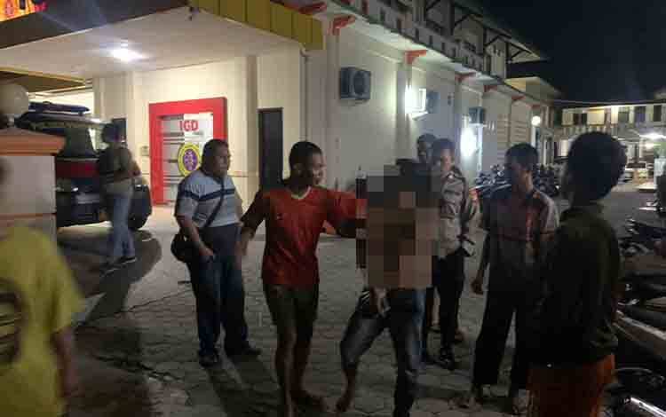 Mengamuk Akibat Diduga Mabuk, Seorang Juru Parkir Diamankan Warga
