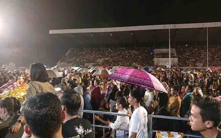 Ribuan Warga Katingan Padati Lapangan Sport Center Hadiri Peluncuran Pemilihan Bupati
