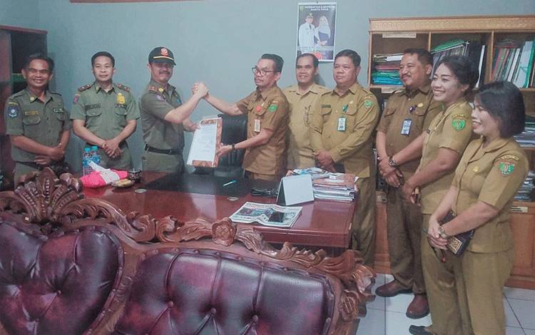 Satpol PP dan DisdagkopUKM Bartim Perkuat Kerja Sama Penertiban Pedagang