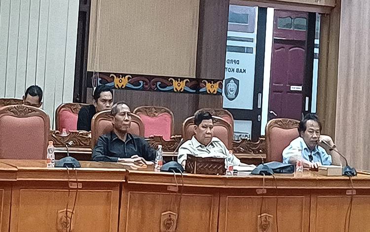 DPRD Kotim Minta PT SCC Tidak Mengadu Domba Masyarakat Terkait Jalan Rawa Panjang