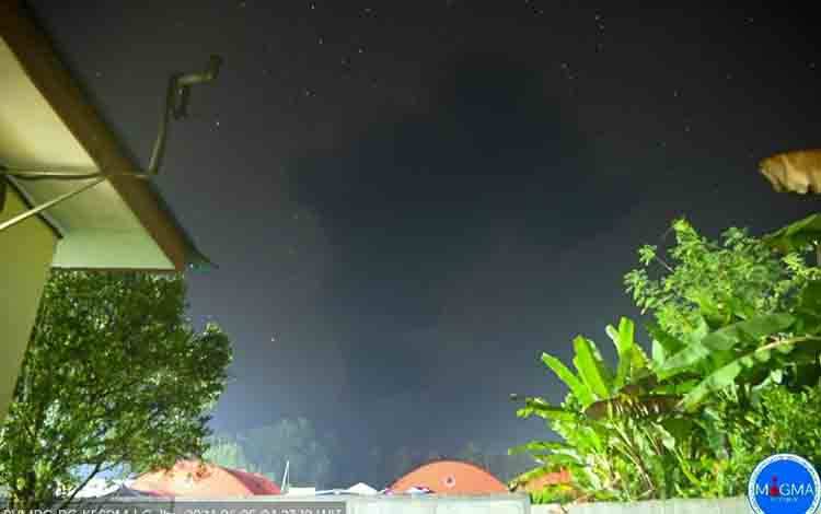 Erupsi Gunung Ibu Ciptakan Abu Vulkanik Setinggi Lima Kilometer