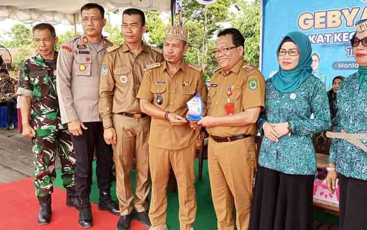 Desa Pulau Kaladan Raih Tiga Juara di Ajang Gebyar TP PKK Tingkat Kecamatan Mantangai