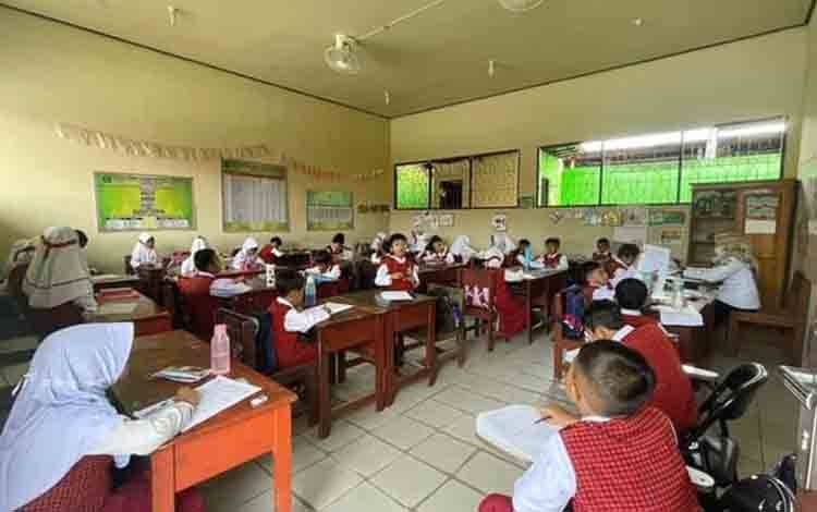 Asesmen Sumatif Akhir Semester Genap Tahun Pelajaran 2023/2024 MIN 5 Kota Palangka Raya memasuki hari ketiga pada Rabu, 5 Juni 2024.(FOTO: Dokumentasi Asdi untuk Borneonews)