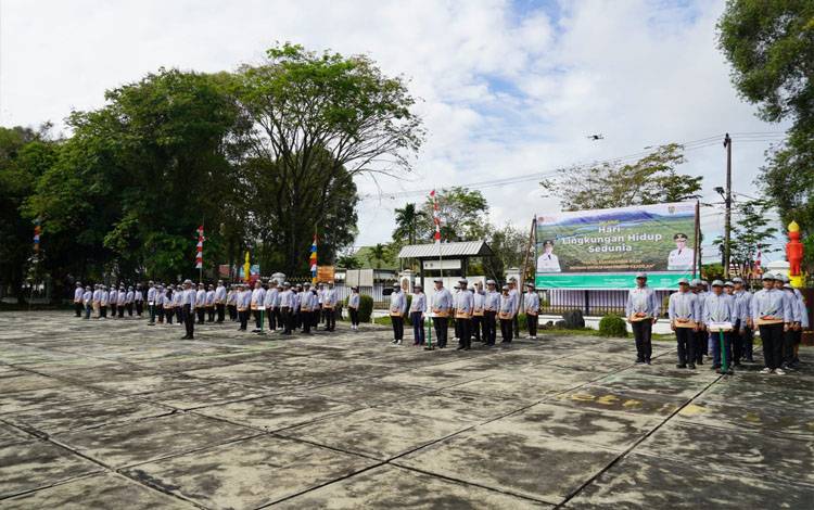 Upacara peringatan hari lingkungan hidup di DLH Kalteng, Rabu, 5 June 2024. (FOTO:ALDO)