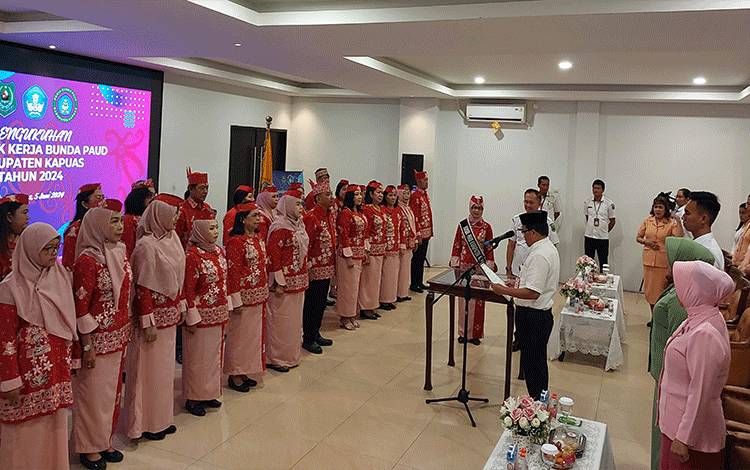 Pj Bupati Kukuhkan Pengurus Pokja Bunda PAUD Kabupaten Kapuas