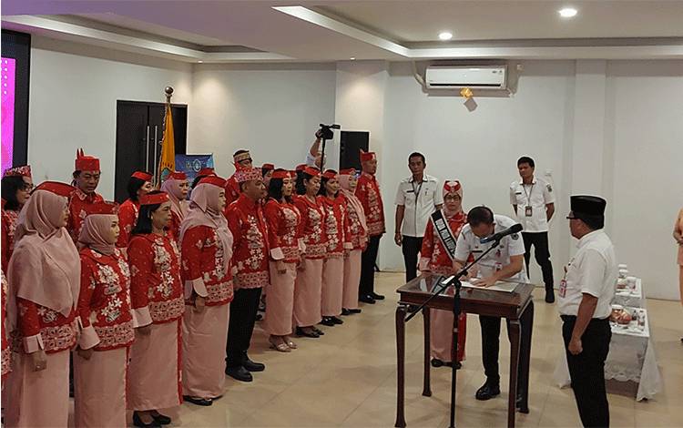 Suasana saat pengukuhan Pengurus Pokja Bunda PAUD Kabupaten Kapuas, bertempat di ruang Rapat Rujab Bupati pada Rabu, 5 Juni 2024. (FOTO: DODI)