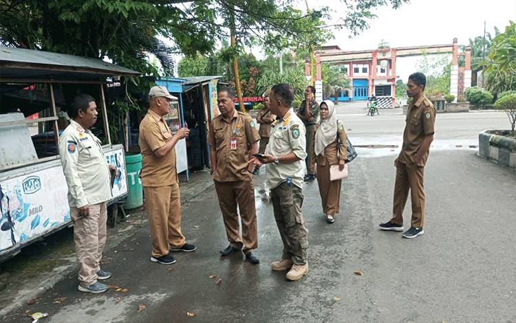 Pedagang di Jalan Masuk Stadion 29 Nopember Sampit Menyambut Positif Wacana Penataan Lapak