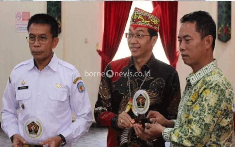 Hadiri Pelantikan Pengurus PWI, Pj Bupati Murung Raya Ajak ini kepada Insan Pers