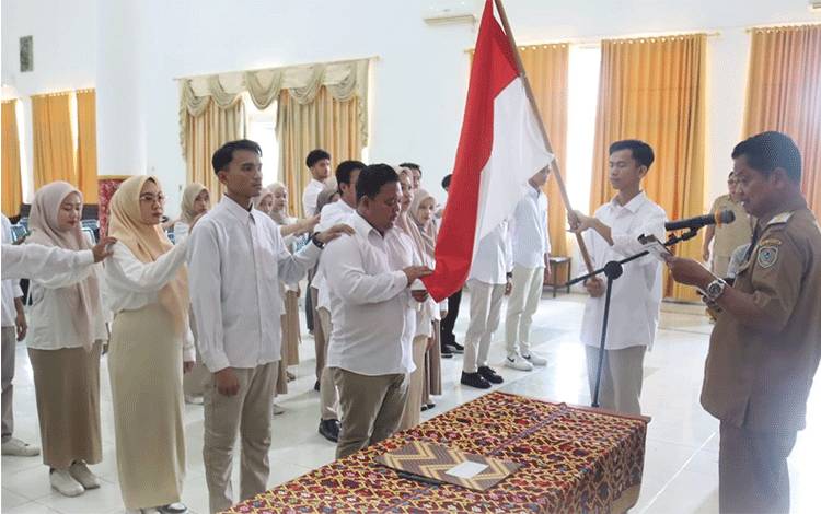 Pj. Bupati Seruyan Lantik Pengurus Perkumpulan Mahasiswa Seruyan Palangka Raya