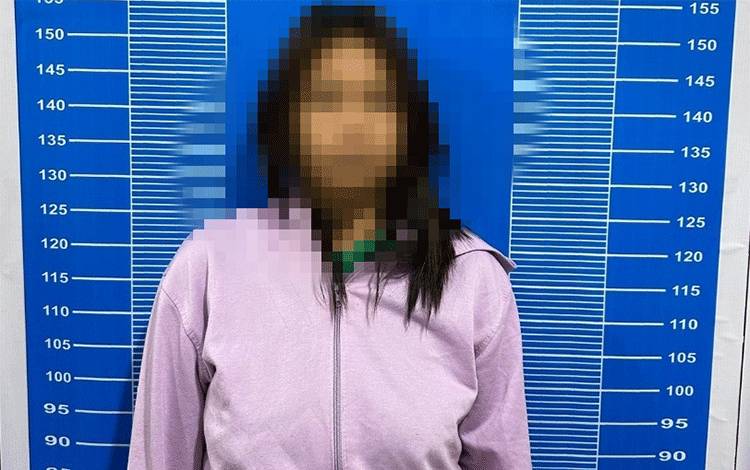Perempuan 28 Tahun di Palangka Raya Diringkus Polisi Karena Miliki 13 Paket Sabu