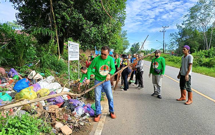 2 Warga Tamiang Layang Tertangkap Tangan Buang Sampah Sembarangan