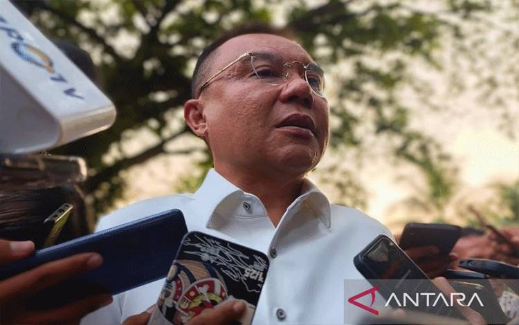 Ketua Harian DPP Partai Gerindra Sufmi Dasco Ahmad saat ditemui di kediaman Ketua Umum Gerindra Prabowo Subianto, Jakarta, Jumat (6/7/2024). (ANTARA/Agatha Olivia Victoria)