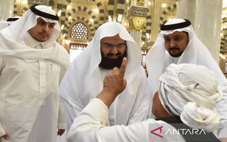 Imam dan Khatib di Masjidil Haram Diarahkan Persingkat Shalat Jumat