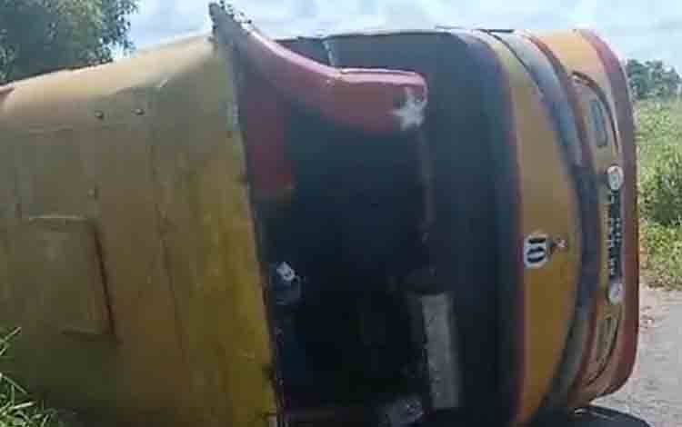 Viral Beredar Video Bus Sekolah Terguling di Pendulangan Desa Tanjung Putri