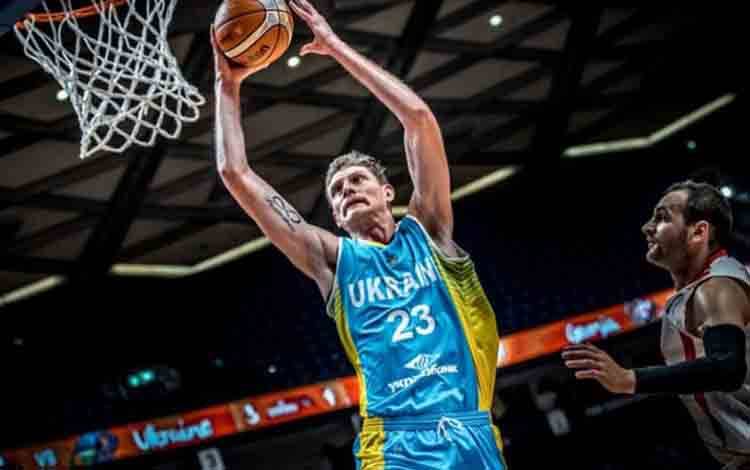 Pebasket Artem Pustovyi asal Ukraina bergabung dengan Satria Muda Pertamina Jakarta untuk mengarungi sisa musim Indonesian Basketball League (IBL) 2024. ANTARA/HO-IBL