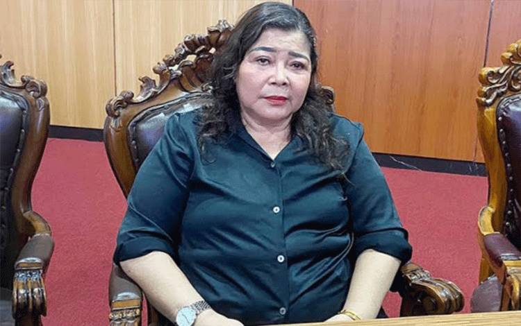 Ketua Komisi B DPRD Palangka Raya Nenie Adriati Lambung (Foto : PATHUR)