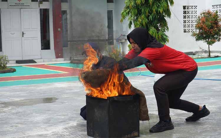Rutan Palangka Raya Gandeng DPKP Adakan Pelatihan Pencegahan dan Penanggulangan Kebakaran