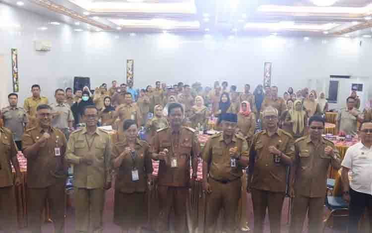 Pj Bupati Seruyan Djainuddin Noor membuka Sosialisasi Peraturan Bupati (Perbup) Nomor 10 Tahun 2024 tentang Perjalanan Dinas. (FOTO: Prokom Seruyan)