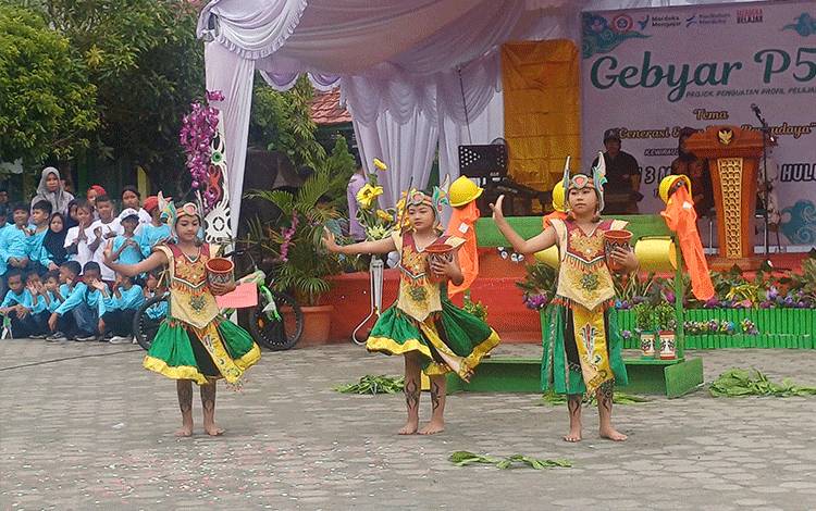 Siswa SDN 3 Mentawa Baru Hulu Bawakan Tarian Mereboisasi Rimba Sampaikan Pesan Jaga Lingkungan