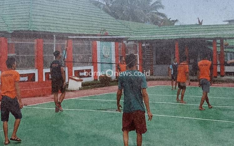 Warga Binaan Rutan Kapuas Rutin Olahraga Voli