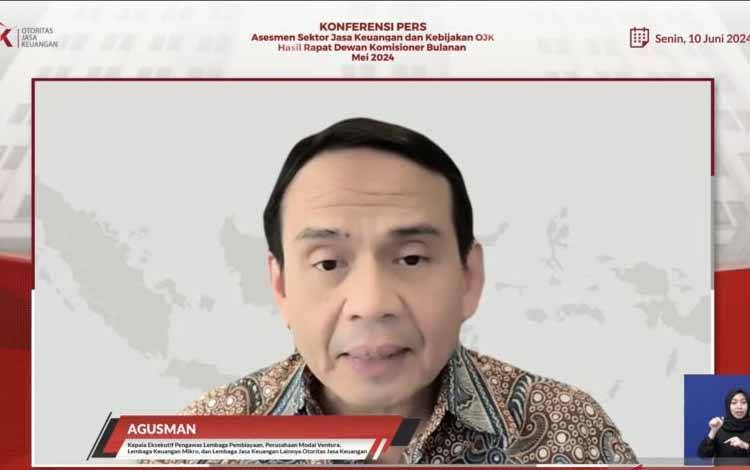 Kepala Eksekutif Pengawas Pembiayaan, Perusahaan Modal Ventura, Lembaga Keuangan Mikro, dan Lembaga Jasa Keuangan Lainnya (PVML) OJK Agusman konferensi pers Hasil Rapat Dewan Komisioner OJK Bulanan Mei 2024 di Jakarta, Senin (10/6/2024). (ANTARA/HO-Rizka Khaerunnisa)