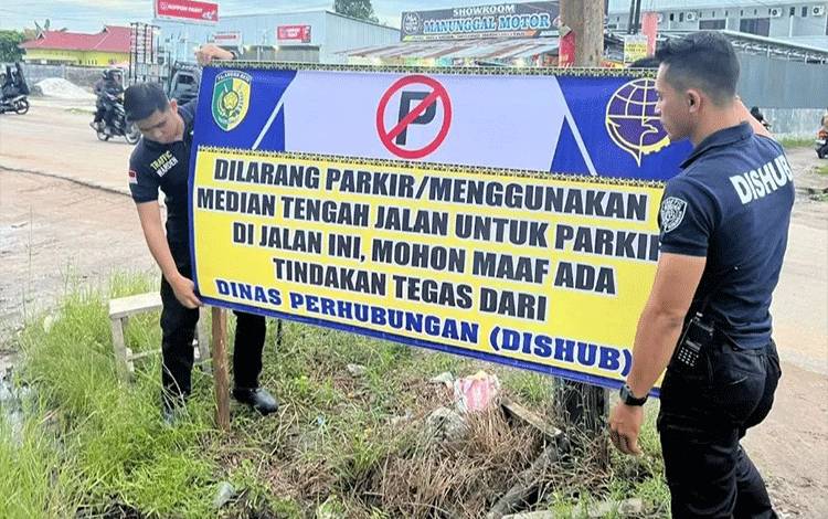 Dishub Siap Tindak Tegas Kendaraan Parkir di Tengah Jalan G Obos Ujung