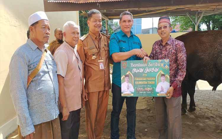 Gubernur Kalteng Salurkan Hewan Kurban ke Seruyan