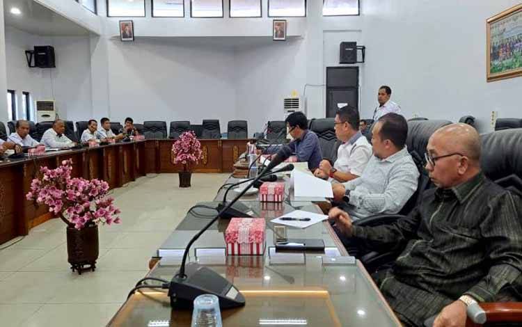 DPRD dan Pemkab Barito Utara RDP Bahas Tata Batas Desa Panaen dan Pelari