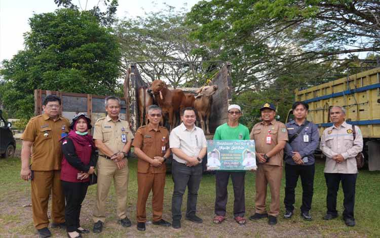 Eddy Karusman Salurkan Bantuan Kurban ke Lamandau