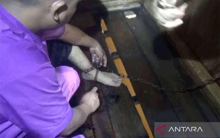 Mensos Risma Lepas Dua ODGJ di Batola Kalsel dari Pasungan