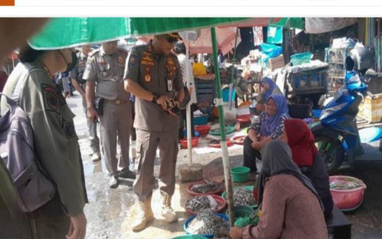 Penertiban PKL di Pasar Besar Palangka Raya. (FOTO: HUMAS)