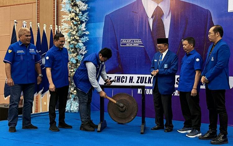 Wakil Ketua Umum (Waketum) DPP PAN, Viva Yoga Mauladi saat membuka Rakorwil DPW PAN Kalteng di Bahalap Hotel, Kamis, 13 Juni 2024. (FOTO: IST)